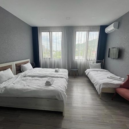 Hotel Fleur De Lis Gonio Bagian luar foto