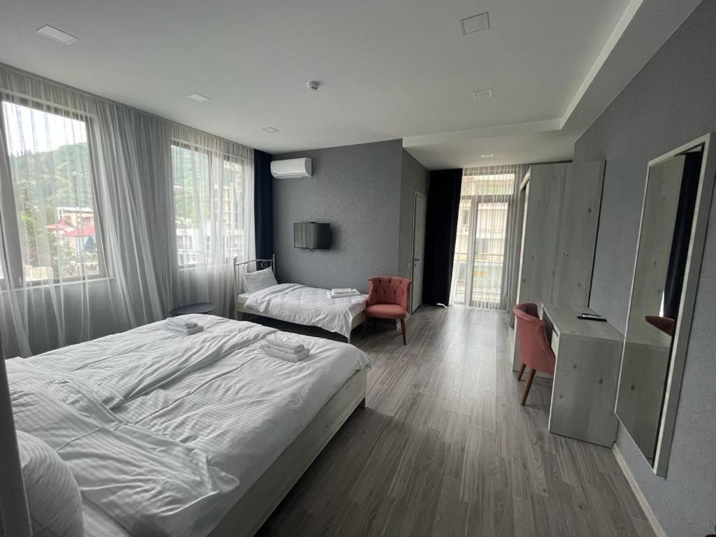 Hotel Fleur De Lis Gonio Bagian luar foto