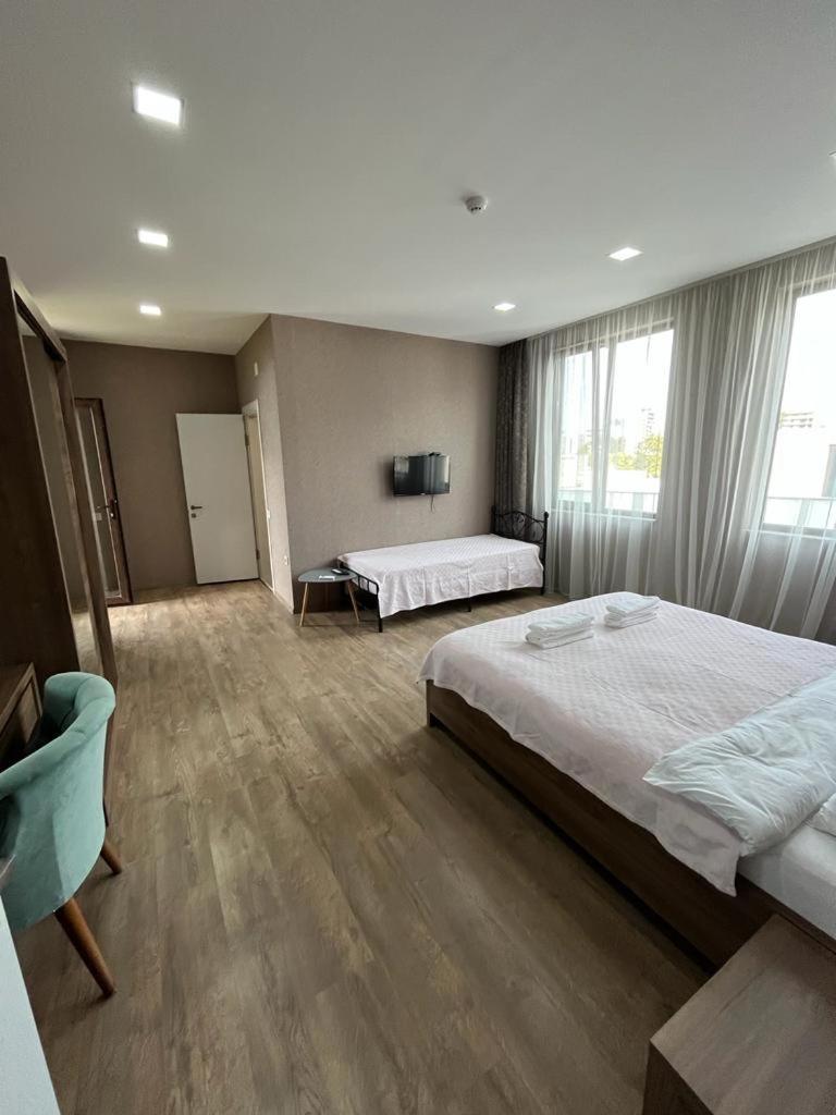 Hotel Fleur De Lis Gonio Bagian luar foto