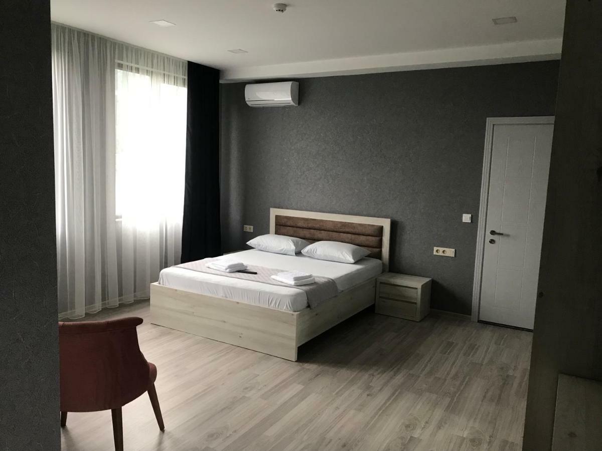 Hotel Fleur De Lis Gonio Bagian luar foto