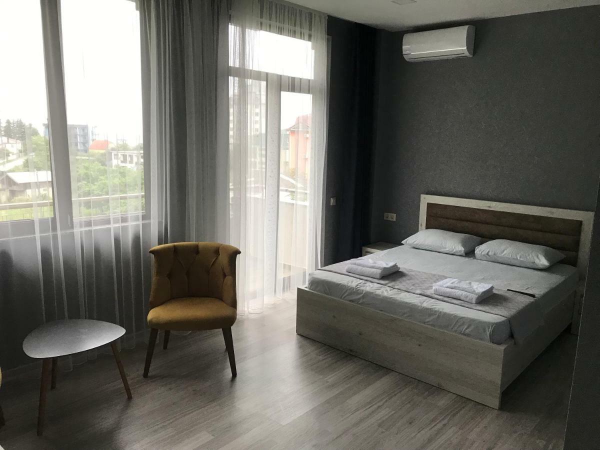 Hotel Fleur De Lis Gonio Bagian luar foto