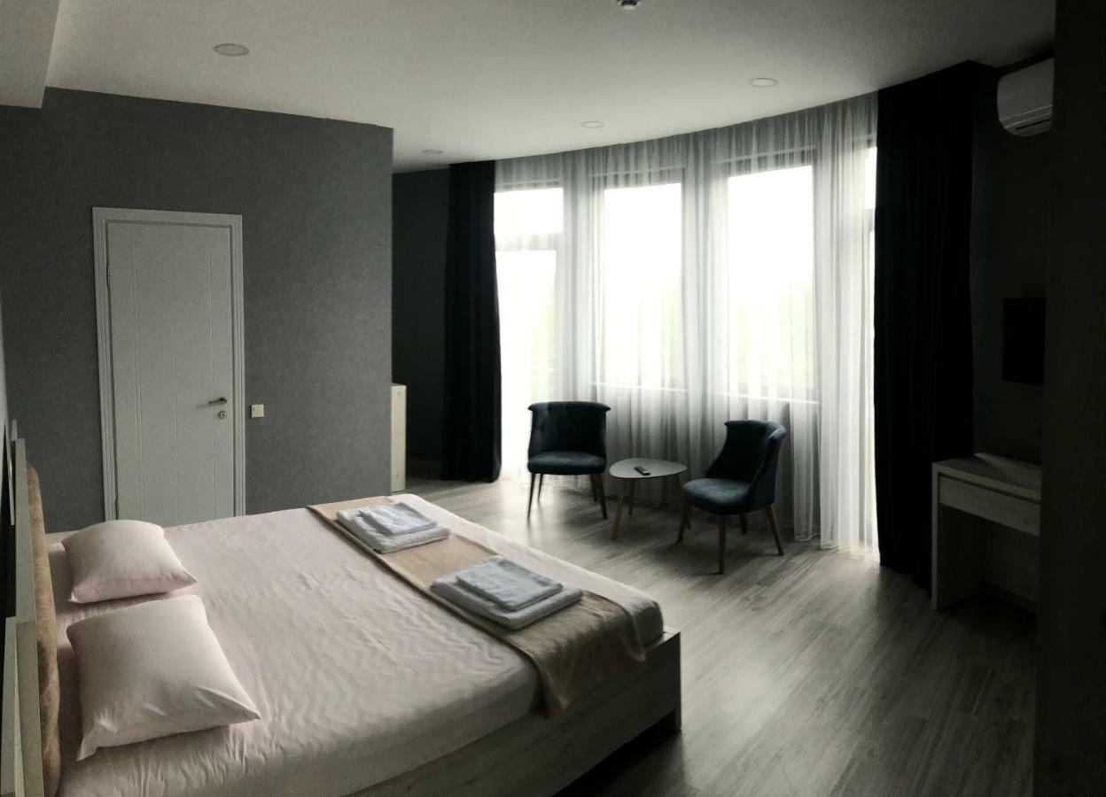 Hotel Fleur De Lis Gonio Bagian luar foto