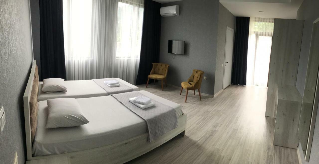 Hotel Fleur De Lis Gonio Bagian luar foto